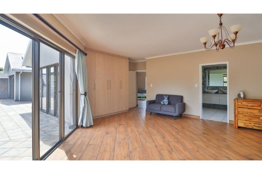 6 Bedroom Property for Sale in Lovemore Park Eastern Cape